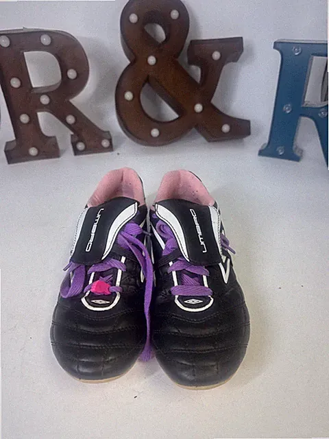 New Umbro Soccer Cleats Black/Pink Size 8.5 Ladies
