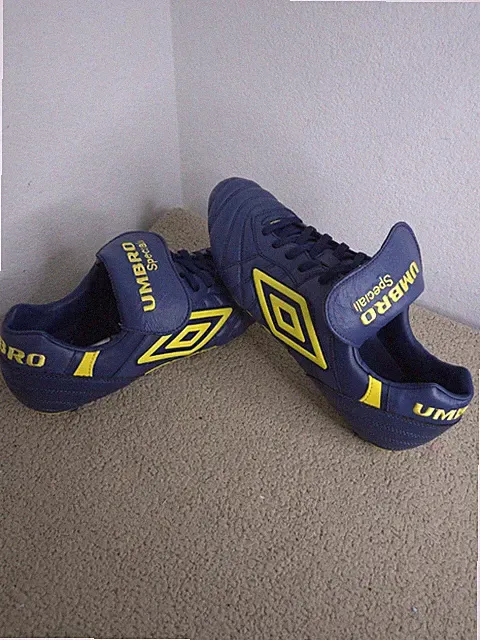 NEW Umbro Speciali 24 Pro Mens U.S. 11 Navy Blue Yellow FG Soccer Cleats S154
