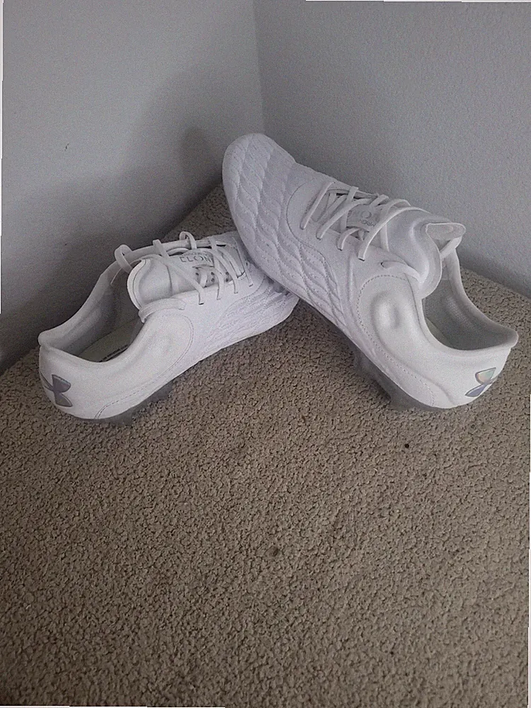 NEW Under Armour Magnetico Clone Elite 3 Women 9.5 White Soccer Cleats 3027160