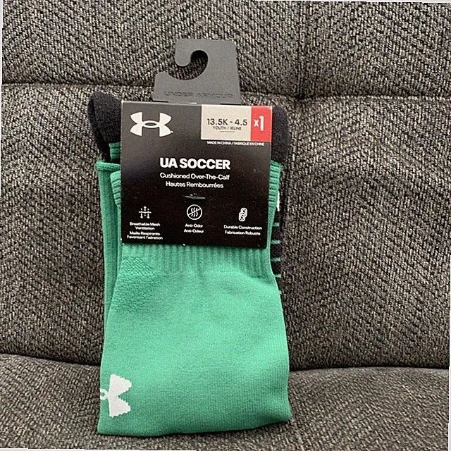 New Under Armour Sports Soccer Baseball Socks Green Youth Large 13.5-4.5