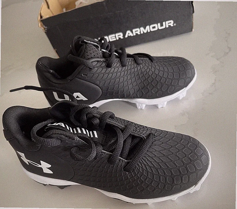 NEW Under Armour UA GLYDE 2.0 RM JR Boys Baseball /Soccer Cleats Black/White 12K