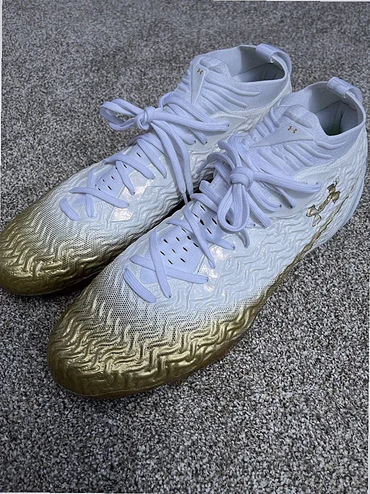 New Under Armour White Gold Cleats Men’s Size 14 Football Soccer Shoes No Box