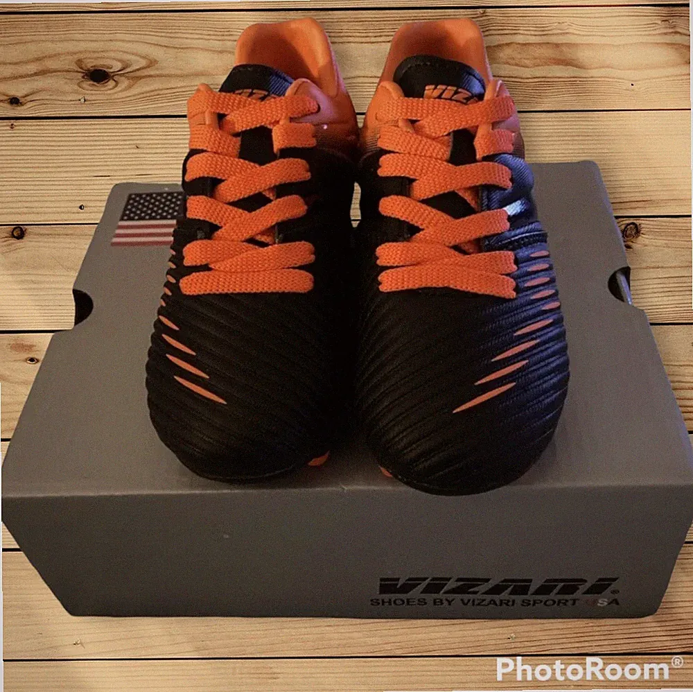 NEW Vizari Liga Boys Football/Soccer Cleats Black/Orange Size 9.5 Youth
