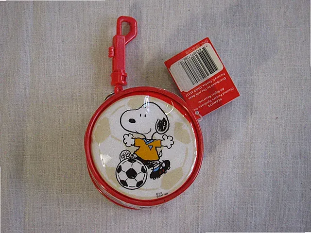 NEW Vyg Peanuts Snoopy Soccer Coin Purse/Keychain w/Candy Watches/Rolls, 1999