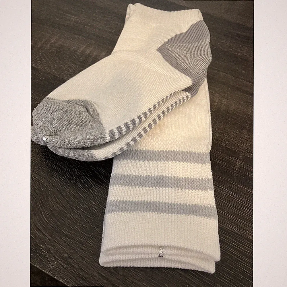 NEW White Soccer Socks Youth Size M Item C31