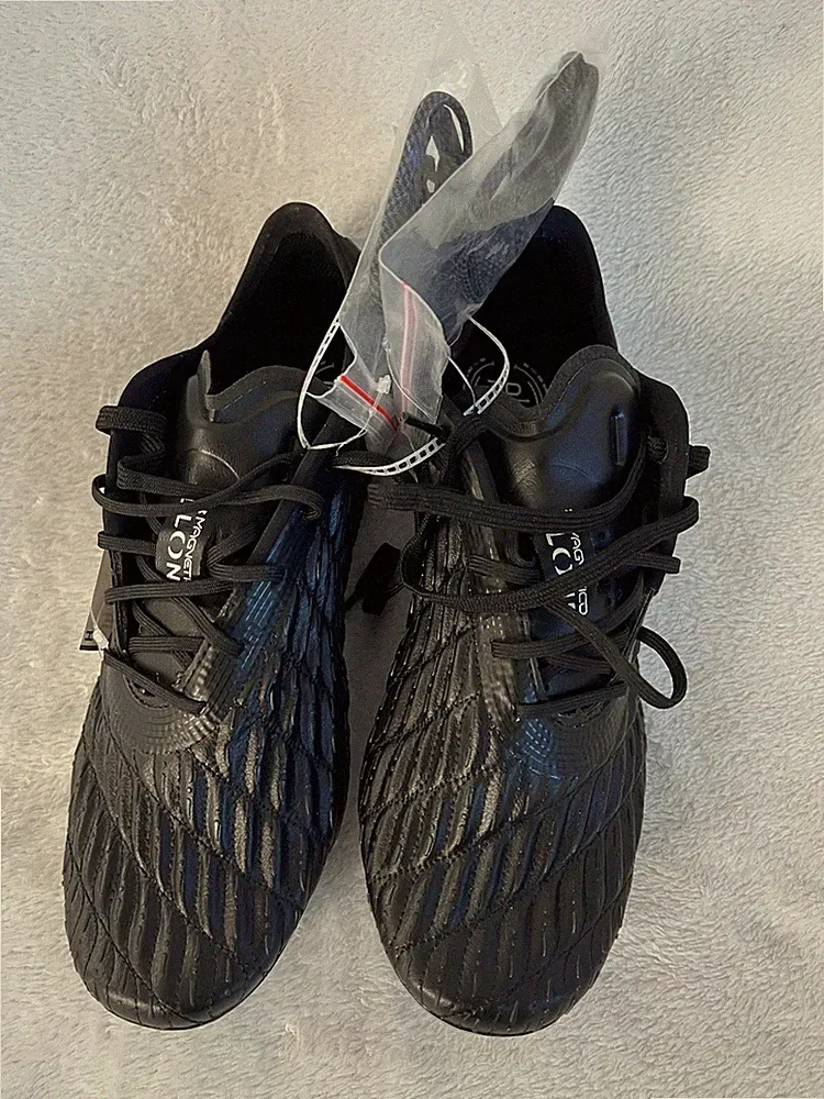 New With Tags Under Armour Magnetico Elite 3FG Soccer Cleats