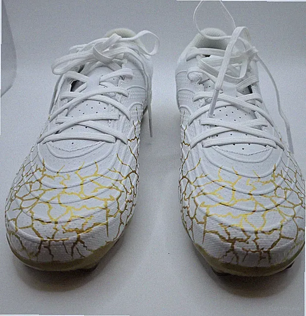 New Without Box Skechers SKX-01 Youth Soccer Cleats Size 5 White/Gold