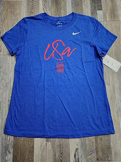NEW Womens Nike USA Soccer TShirt Sz MEDIUM Tee USWNT National Team