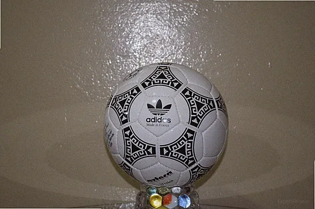 NEW WORLD CUP 1986 AZTECA SOCCER FOOTBALL BY OFFICIAL LEATHER FOOTBALL SIZE 5