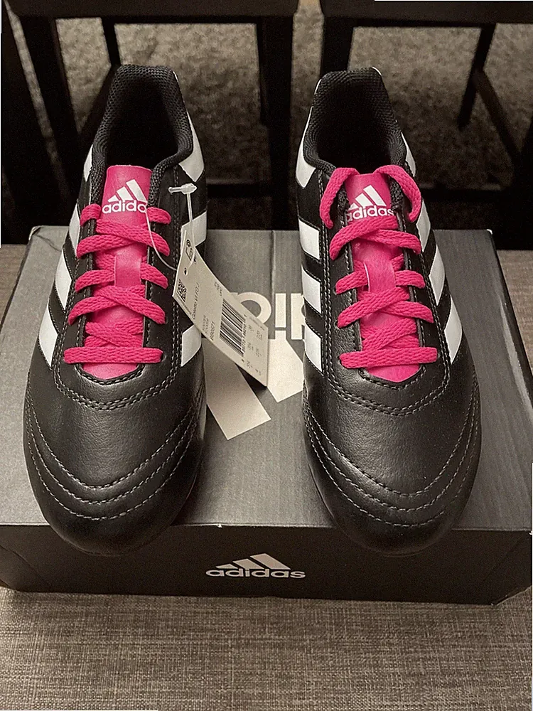 New Yourh Adidas Goletto VI FG J Soccer Cleats. Size 4
