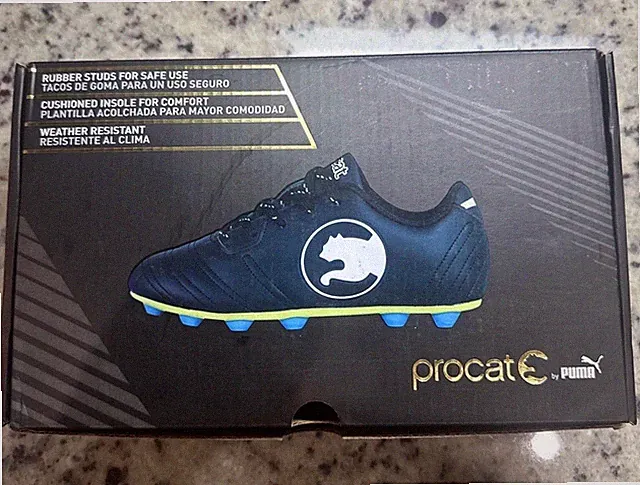 New Youth ProCat Size 11 Pitch Soccer Cleat Black And White