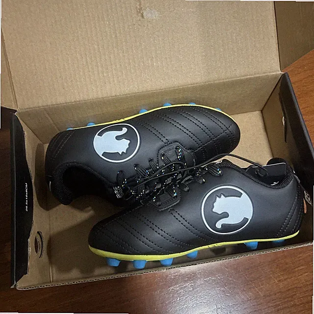 gender neutral soccer cleats