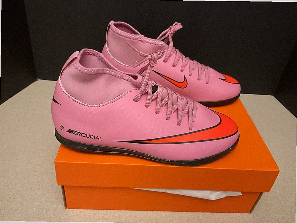 New! Youth’s Nike Jr Zoom Superfly 10 Academy FG Soccer Shoes. Size 4.5Y. Nice!!