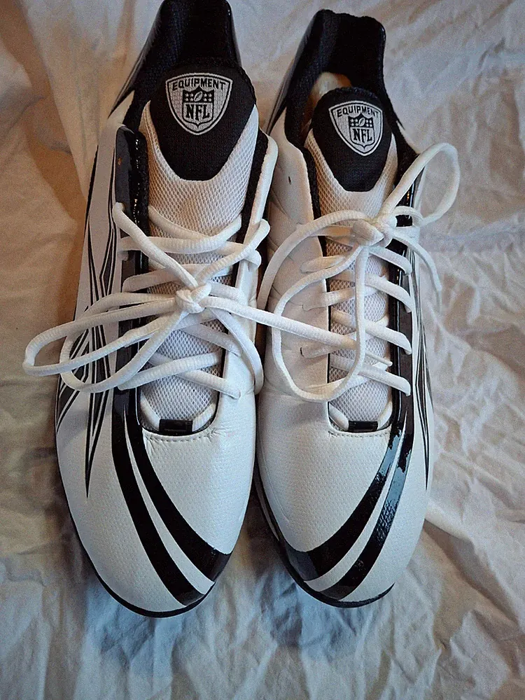 NFL Soccer REEBOK Men Size 13.5, Black and White Football Cleats Shoes, New