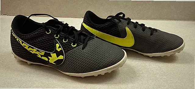 NIB Jr Nike Elastico Pro III TF Indoor Soccer Cleats Youth 5.5 685356-001