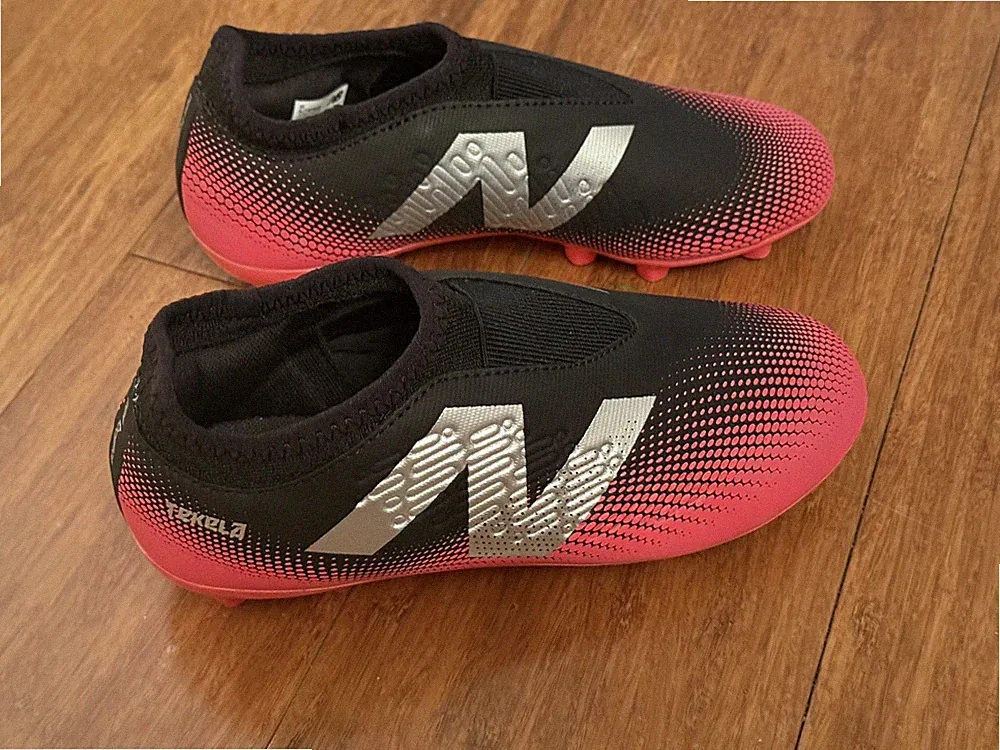 NIB - New Balance Tekela Magique JNR FG v4+ SJT3FR45 Kids 2 WIDE Soccer Cleats