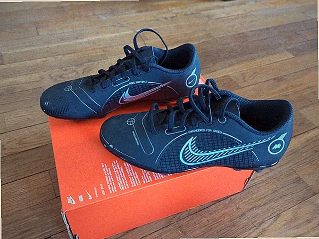 NIB Nike Vapor 14 Club Black And Silver Soccer Cleats Men's 4.5/ Women's 6