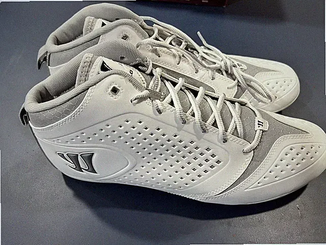NIB Warrior Burn 5.0 Cleats Men's Size US12 EUR 46.5 White and Gray