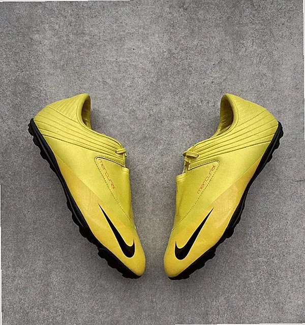 NIKE 2009 MERCURIAL VAPOR V TURF SOCCER FOOTBALL RARE CLEATS size US-6Y