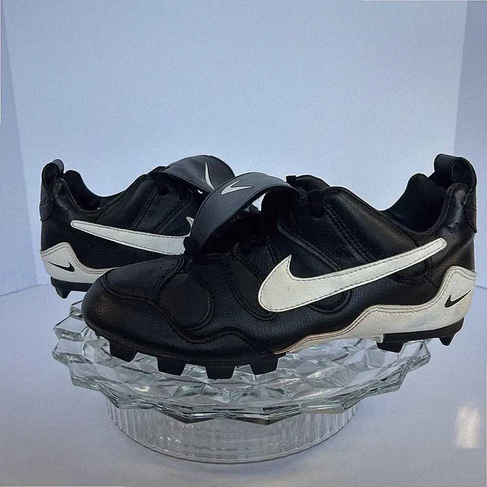 Nike 980103 Black Leather Soccer Cleats Shoes US 9.5 Retro Style