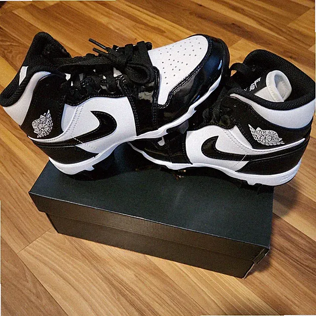 Nike Air Jordan 1 Mid Cleats size 3.5Y White Patent leather Little Big Kids NEW