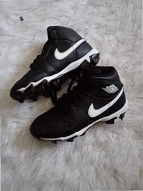 Nike Air Jordan Mids Cleats For Kids Size 6 Youth