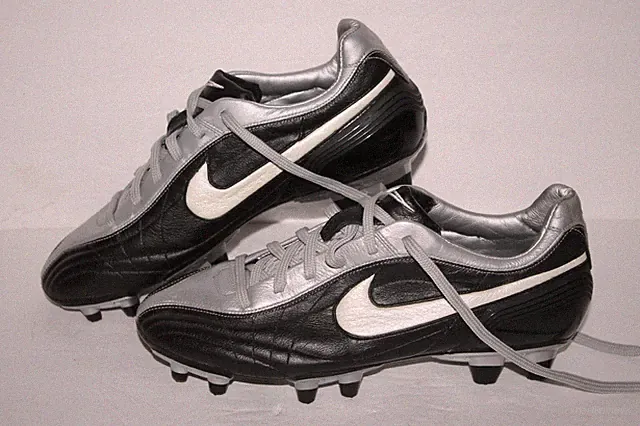Nike Air Legend FG Soccer Cleats, #311701-011, RARE, Black/Silver, Women's 7.5