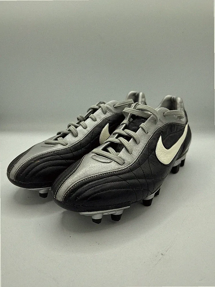 Nike Air Legend FG Soccer Cleats, #311701-011, RARE, Black/Silver, Women's 7.5