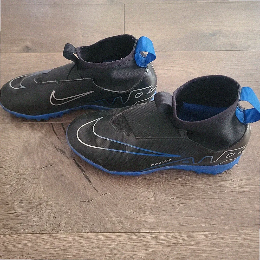 Nike Air Zoom - Indoor Soccer Cleats - Youth Size 3.5