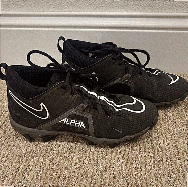 Nike Alpha Menace 3 Football Cleats Black/White US 4Y Medium CV0583-010