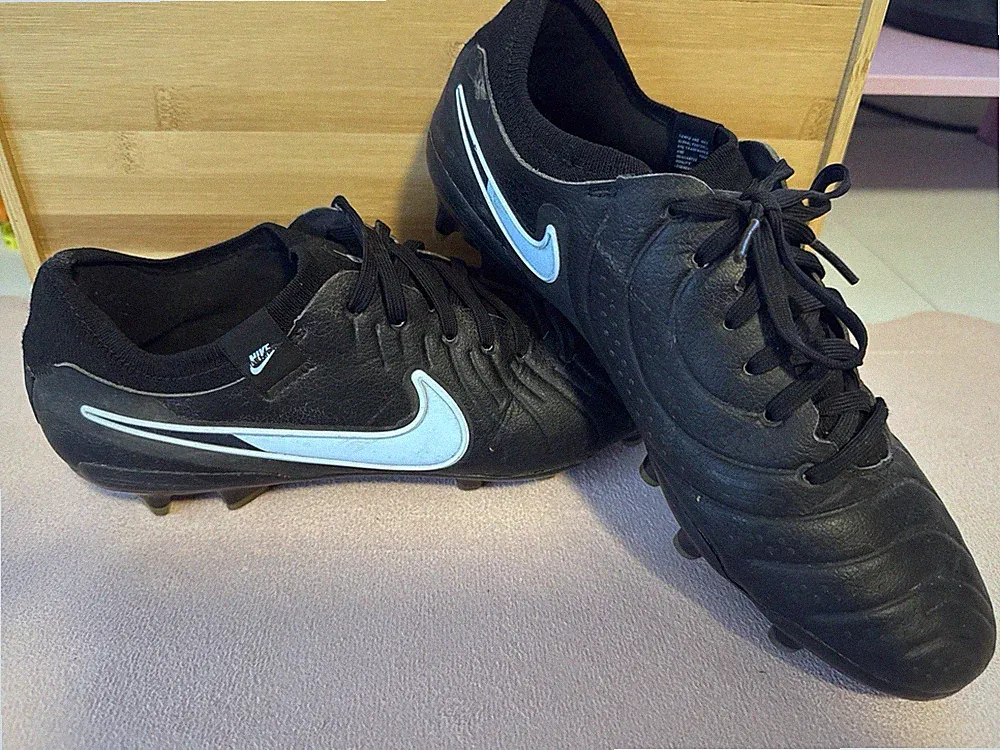 Nike Black Lace Up Plastic Soccer Cleats Low Top Athletic Shoes