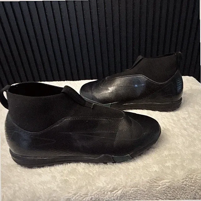 Nike Black Mid Top Slip On Lightweight Rubber Cleat Soccer Sneakers Men's