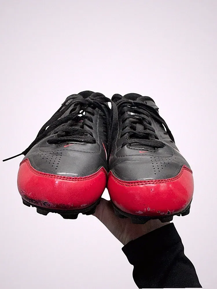 Nike Black & Red Soccer Cleats Lace-Up Closure And Rubber Studded Soles 394B