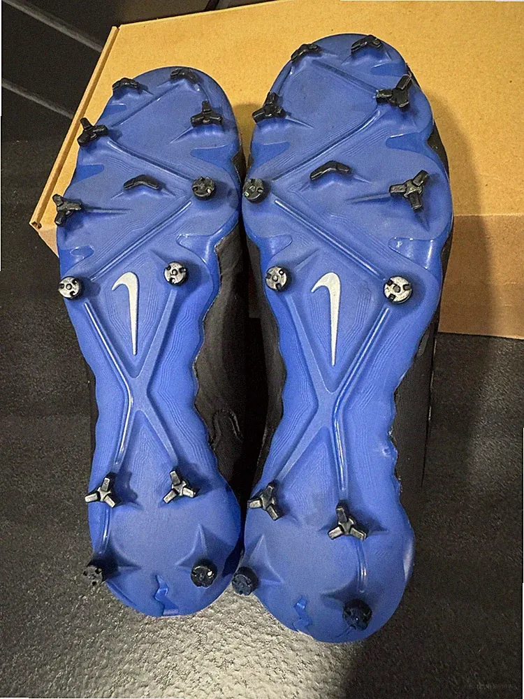 NIKE Black Soccer Cleats Girls Size 9 | Boys 7.5