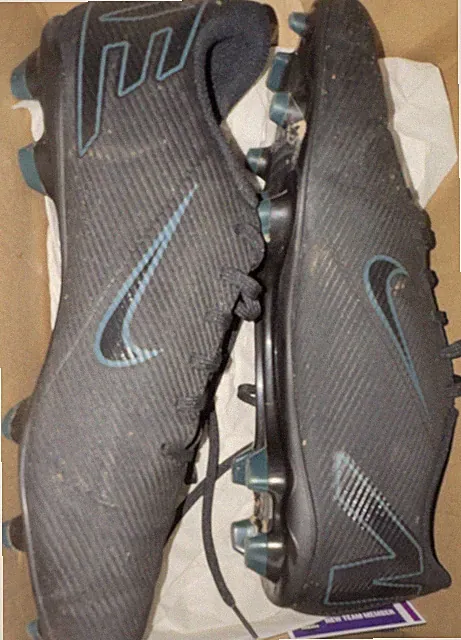 Nike Black Soccer Cleats Plastic Lace Up Low Top Athletic Shoes Worn Once