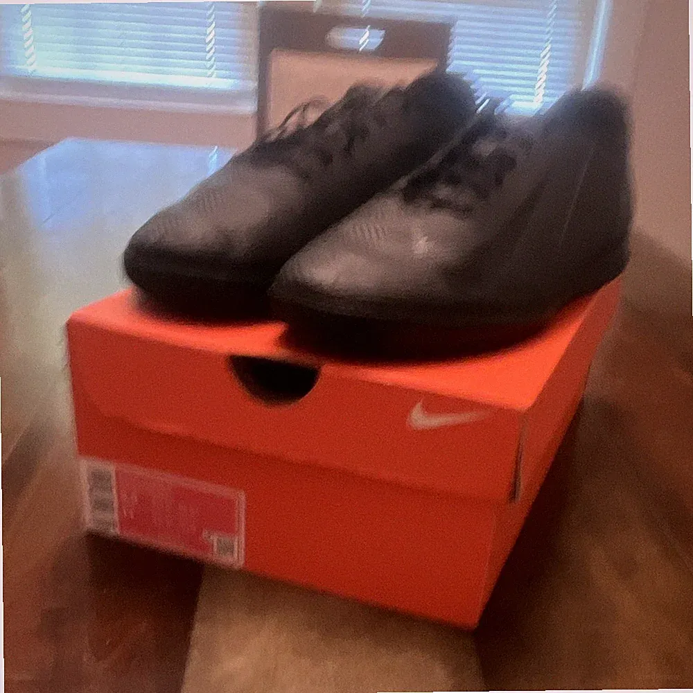 Nike Black Youth Soccer Shoes Athletic Footwear Sport Cleats for Kids