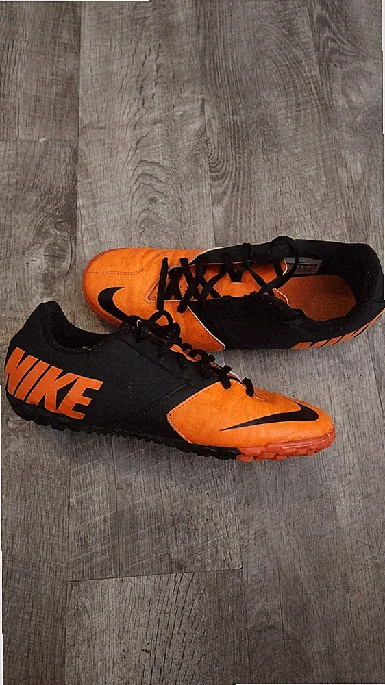 Nike Bomba II 580444-800 US 9.5 Turf Soccer Cleats Orange Black