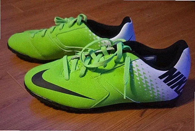 Nike Bomba TF JR 826488-301 Black Boy Green Kids Cleats Football/Soccer 5.5Y