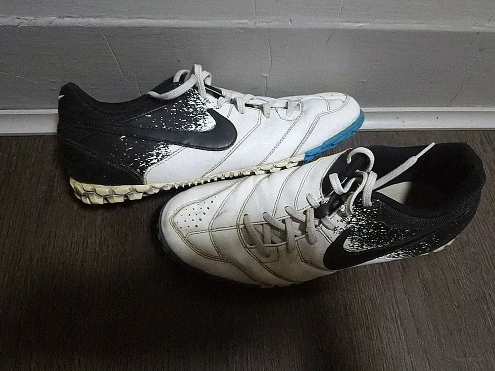 Nike Bomba Turf Soccer Shoes Size 11 Mens 415130-104 Great Condition