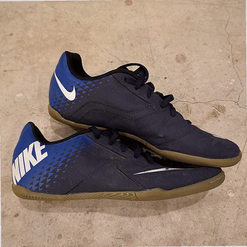 Nike BombaX IC Blue Indoor Soccer Shoes Cleats Youth US Size 6Y 826487-414