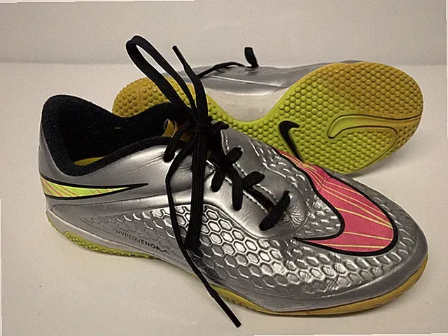 Nike Boys Hypervenom Phelon Prm IC 677590-069 Silver Soccer Flats Shoes Sz 4.5Y