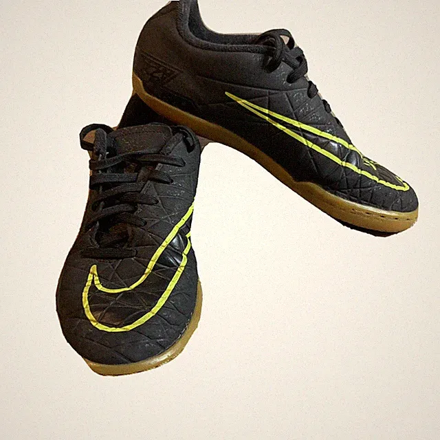 Nike Boys Hypervenomx Phelon 749920-009 Black Soccer Indoor Shoes turf sz 2.5