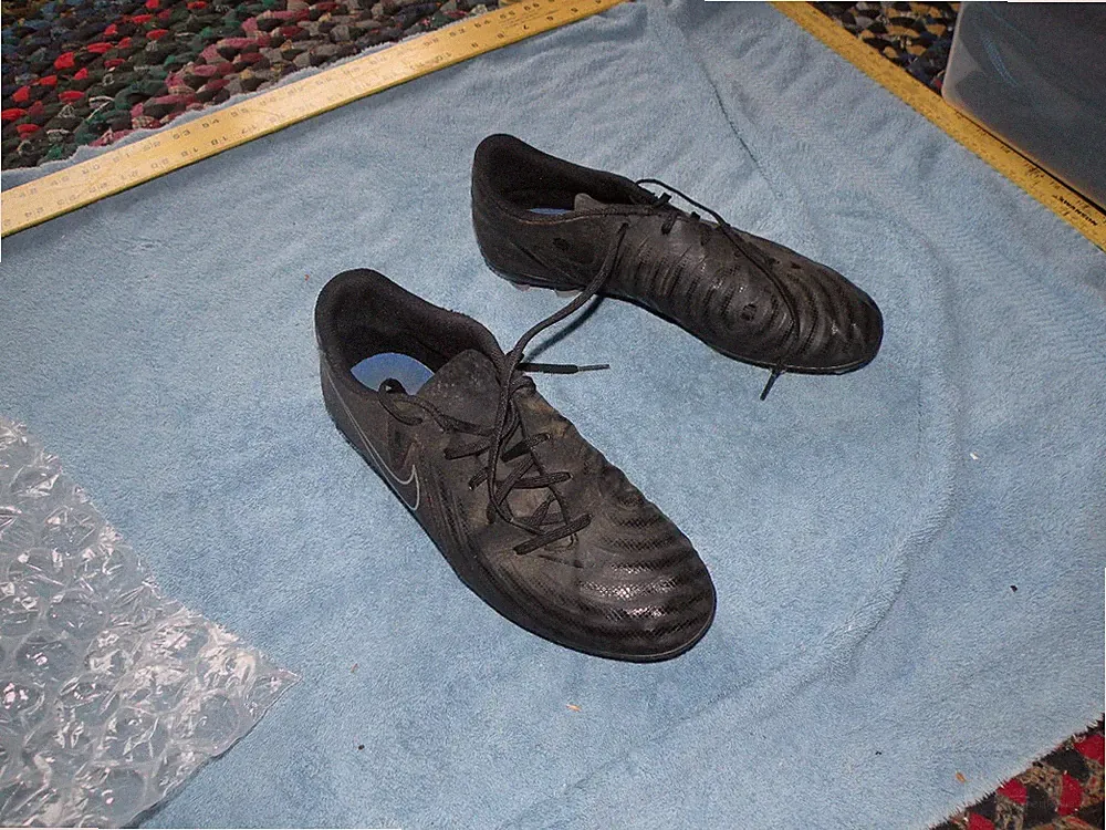 Nike Boys Soccer Cleats Black Size 9
