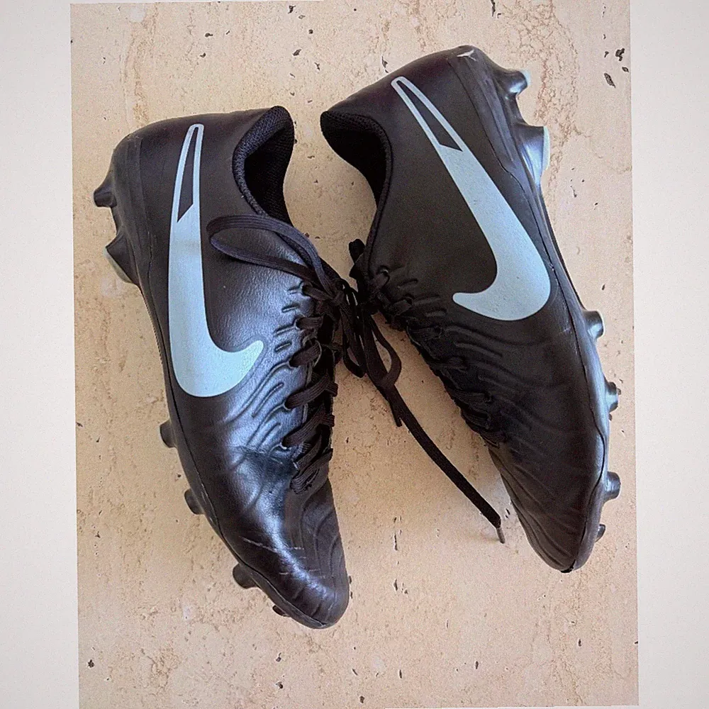 Nike Boys Soccer Cleats Shoes Black Size 8