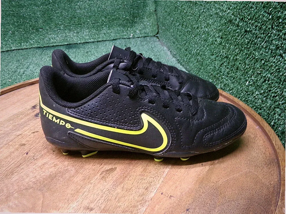Nike Boys Tiempo Legend 9 Club DA1331-070 Black Soccer Cleats Shoes Size 1Y