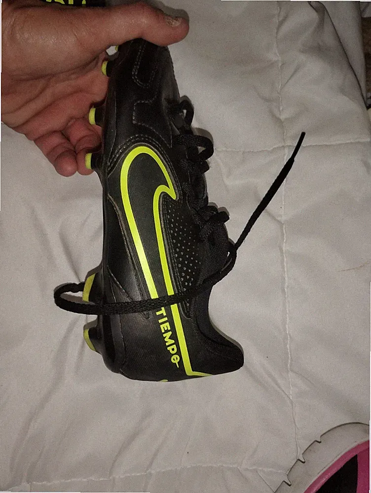 Nike Boys Tiempo Legend 9 Club Size 1.5Y Black Soccer Cleats