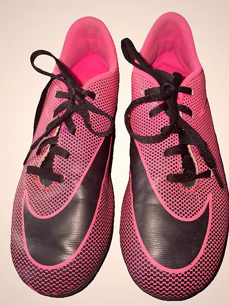 Nike Bravata 11 Soccer Cleats Sneaker Shoes Girls 5 Youth PINK BLACK 84442-800