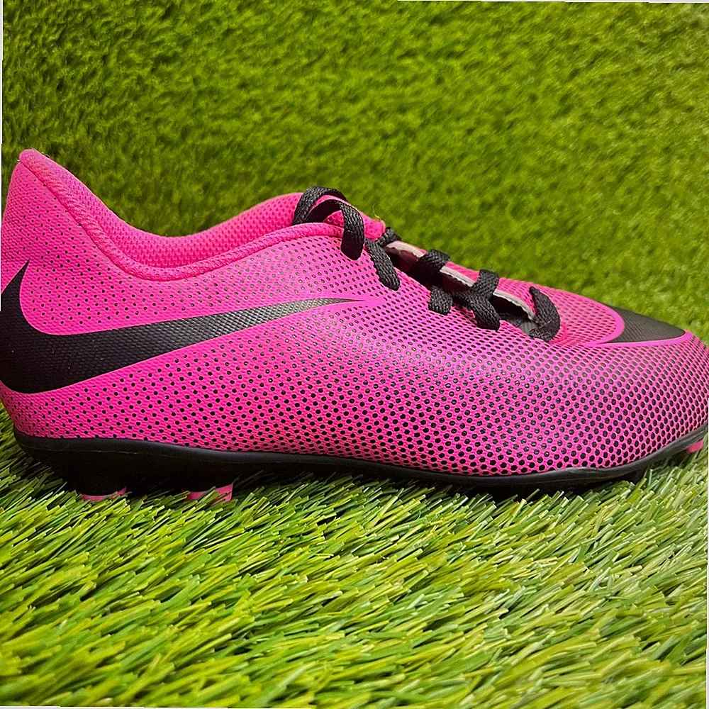 Nike Bravata II FG Jr. Girls Size 3.5Y Pink Black Outdoor Running Soccer Cleats