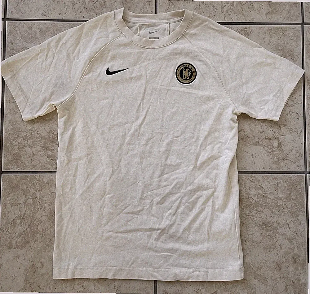 Nike Chelsea FC Soccer Men's Short Sleeve Small Tan T-Shirt Sports London Ball