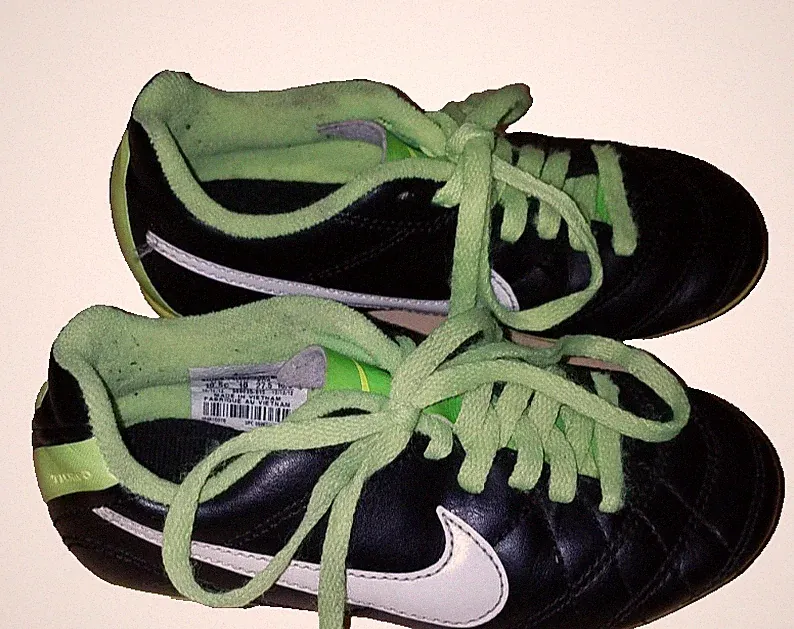 NIKE CHILDS SIZE 10.5 C SOCCER CLEATS BLACK/NEON GREEN 509035-013 PRE-OWNED VGC